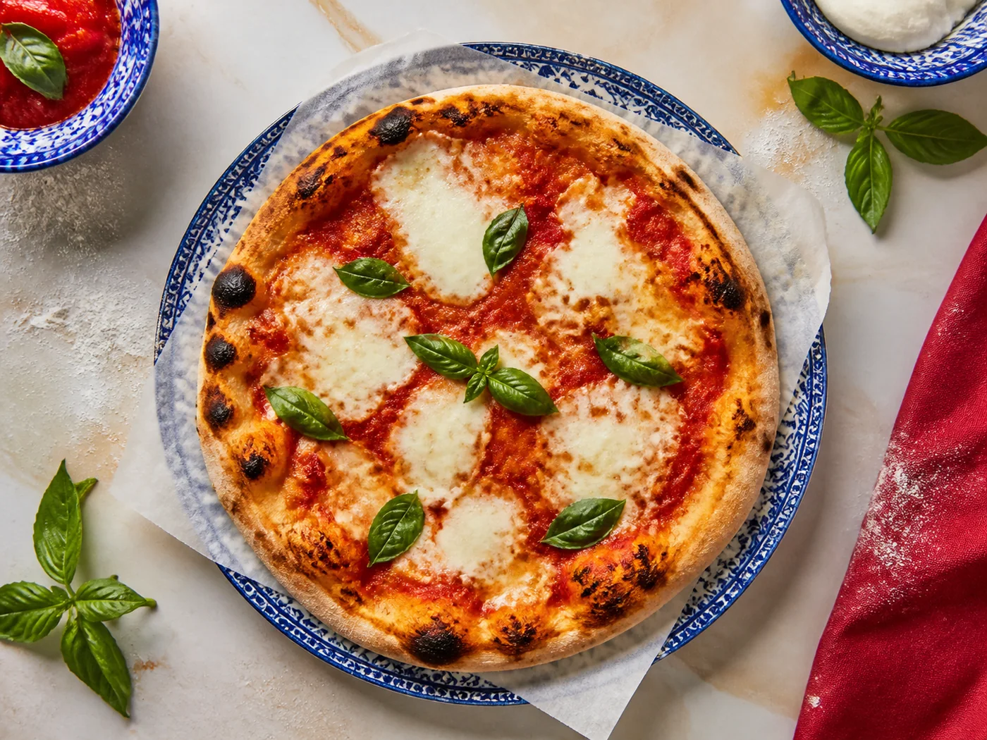 Auswahl aus Pizza, Pasta und frischen Beilagen